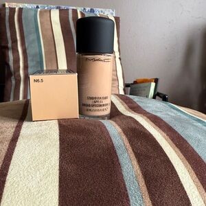 MAC Cosmetics White Fix Fluid SPF 15 - N6.5